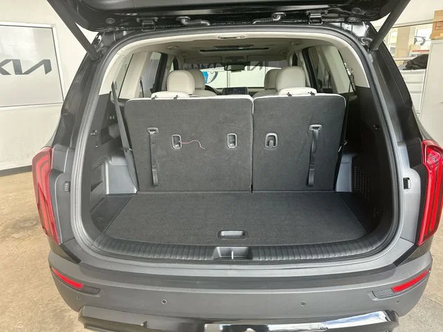 Used 2021 Black Kia EX image 23