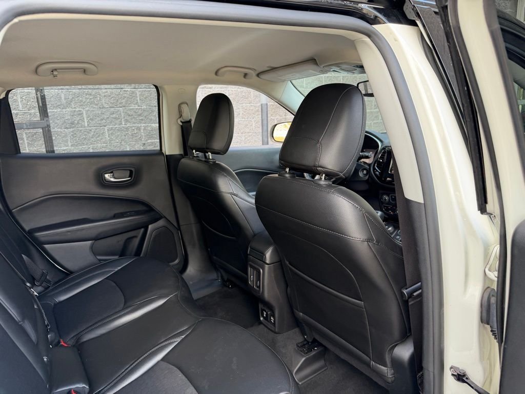 Used 2019 White Jeep Latitude image 26