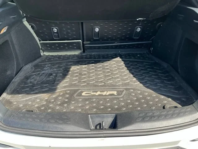Used 2019 Blizzard Pearl w/Black Roof Toyota XLE image 20