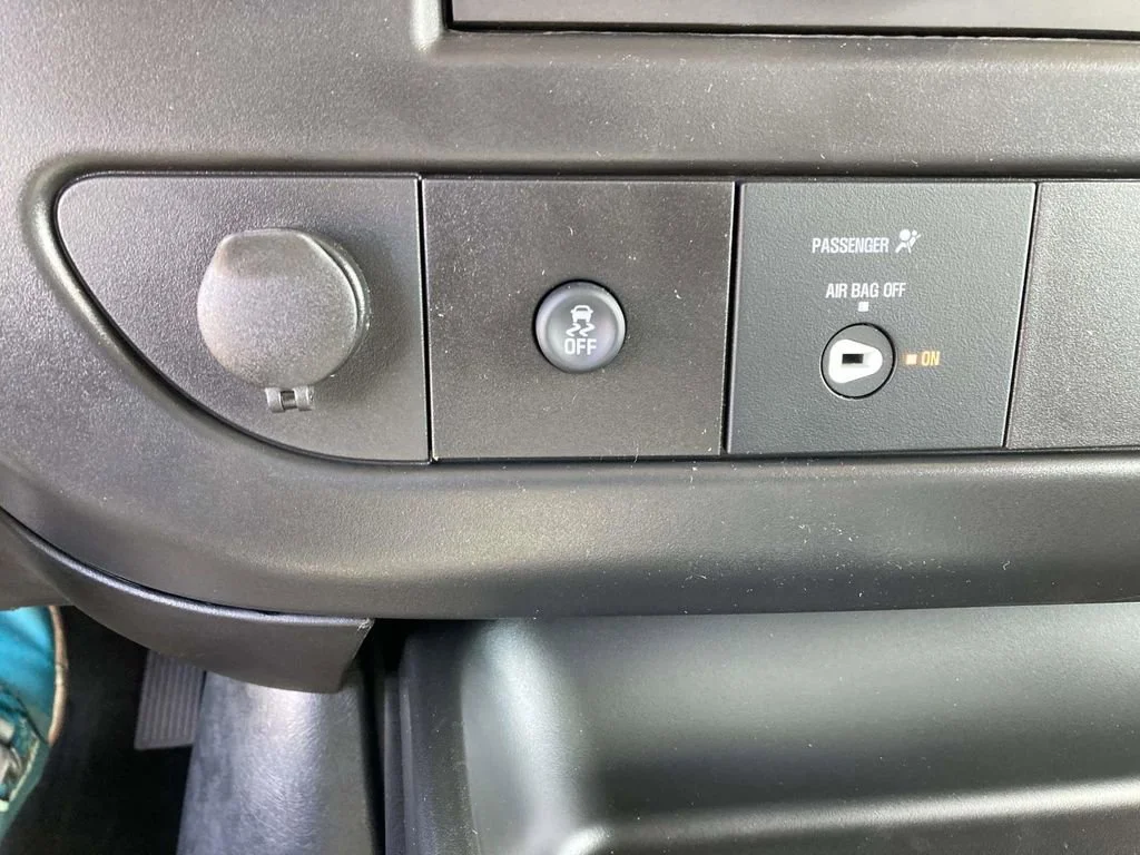 New 2026 Summit White GMC Work Van image 18