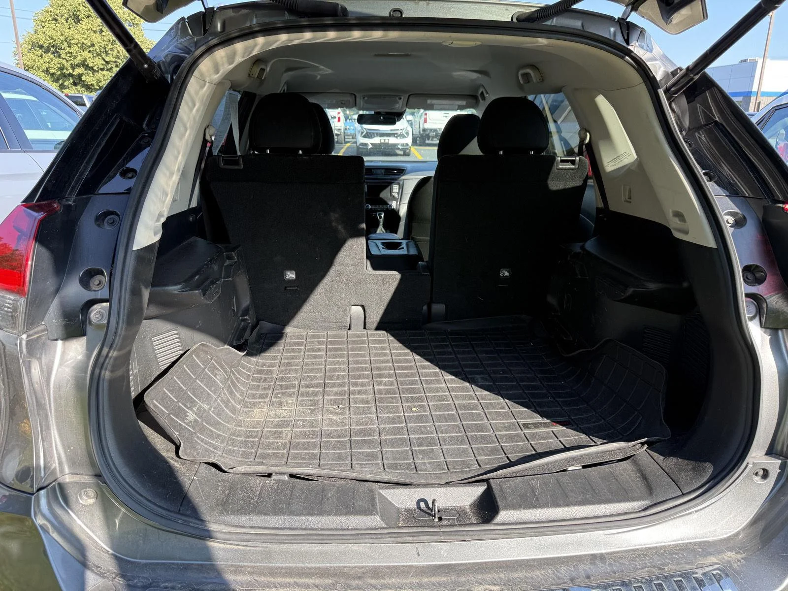 Used 2019 Gy Nissan SV image 6
