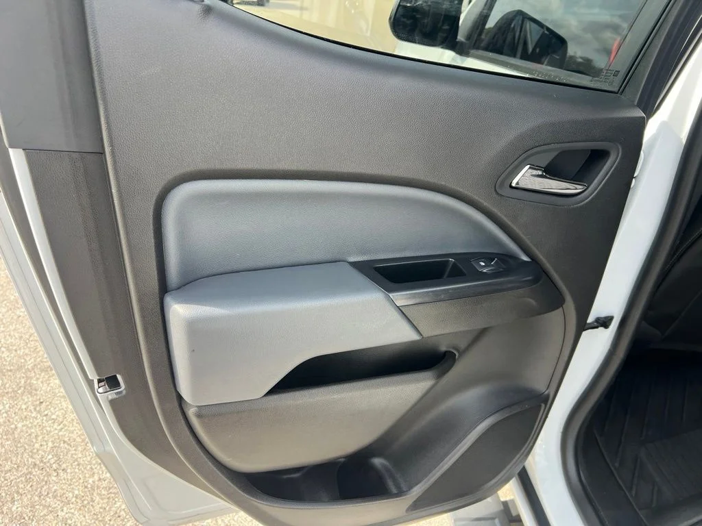 Used 2021 White Chevrolet Z71 image 19