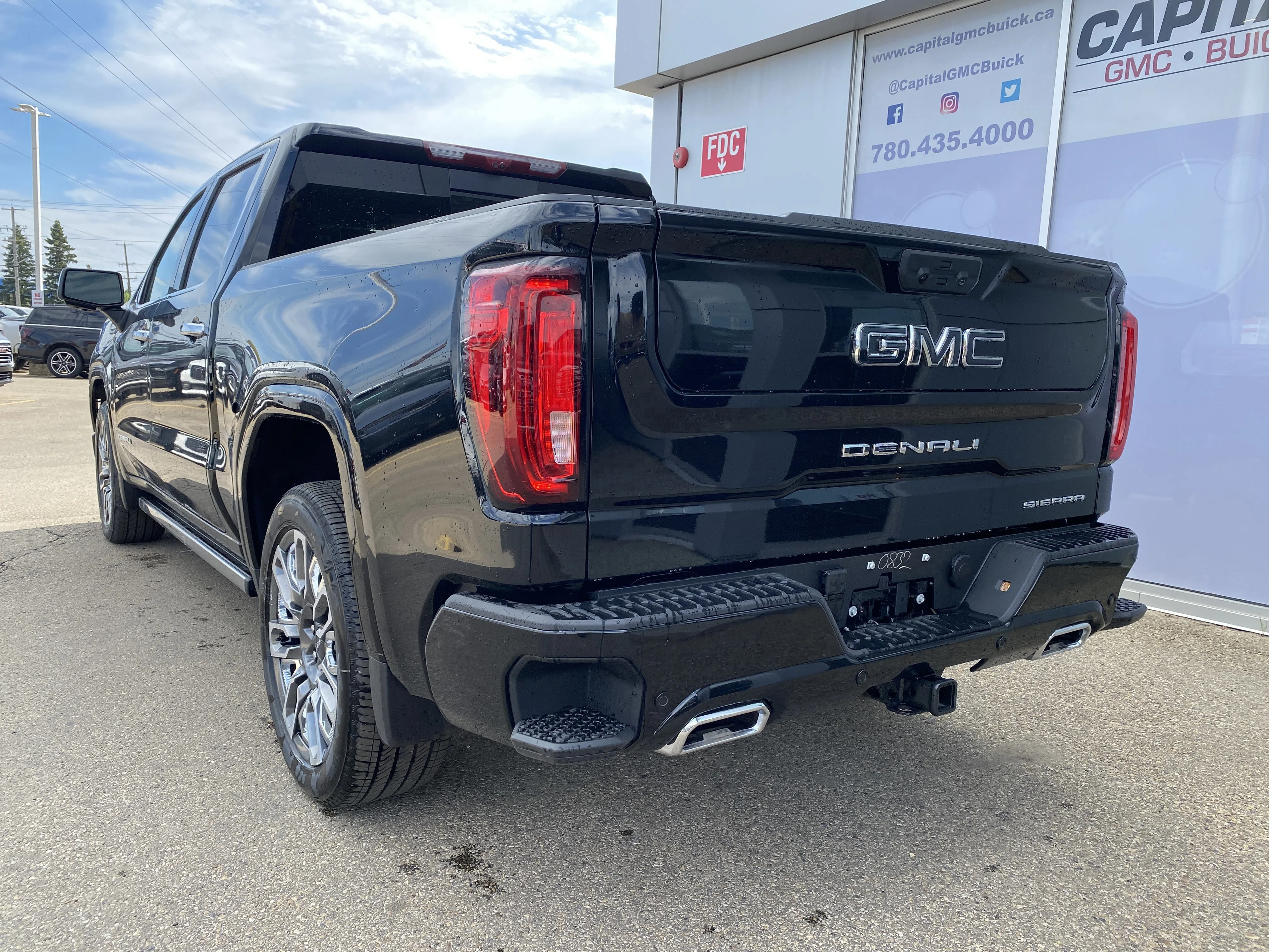 New 2026 ONYX BLACK GMC Denali Ultimate image 4