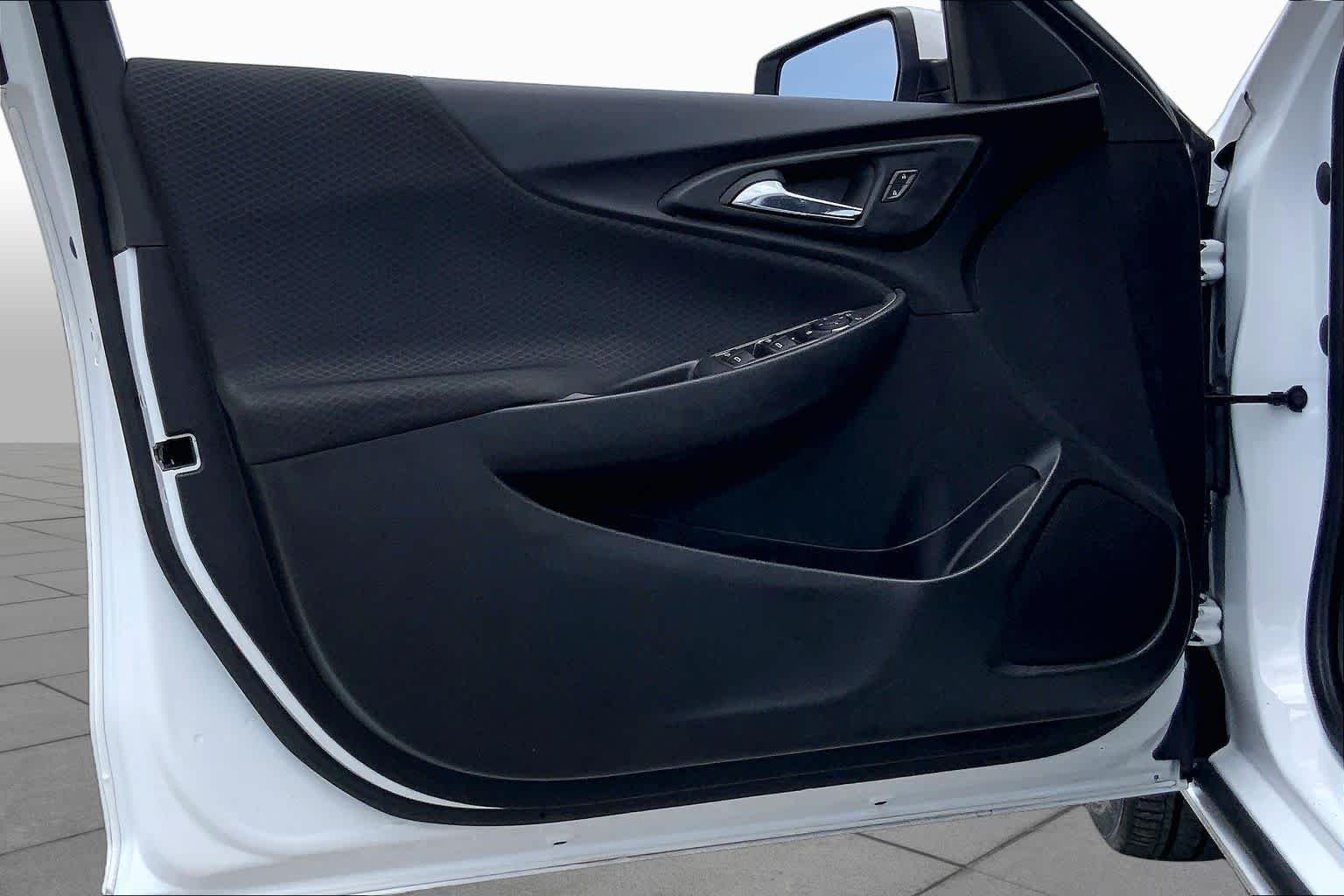 Used 2022 Summit White Chevrolet RS image 21