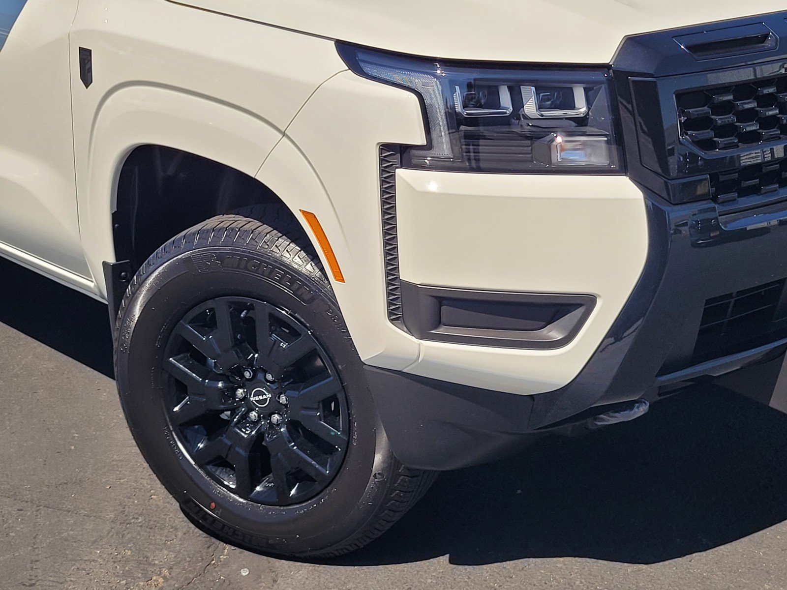 New 2026 Glacier White Nissan SV image 2