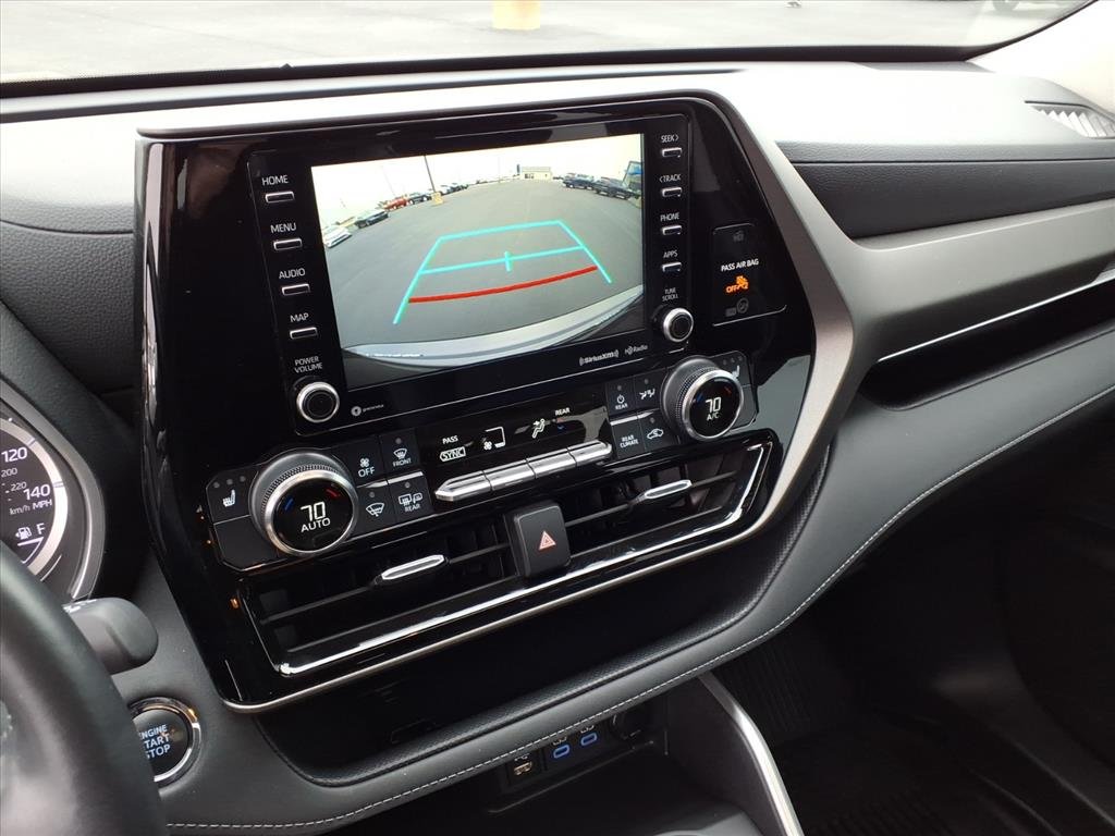 2022 Toyota Highlander XLE photo 3