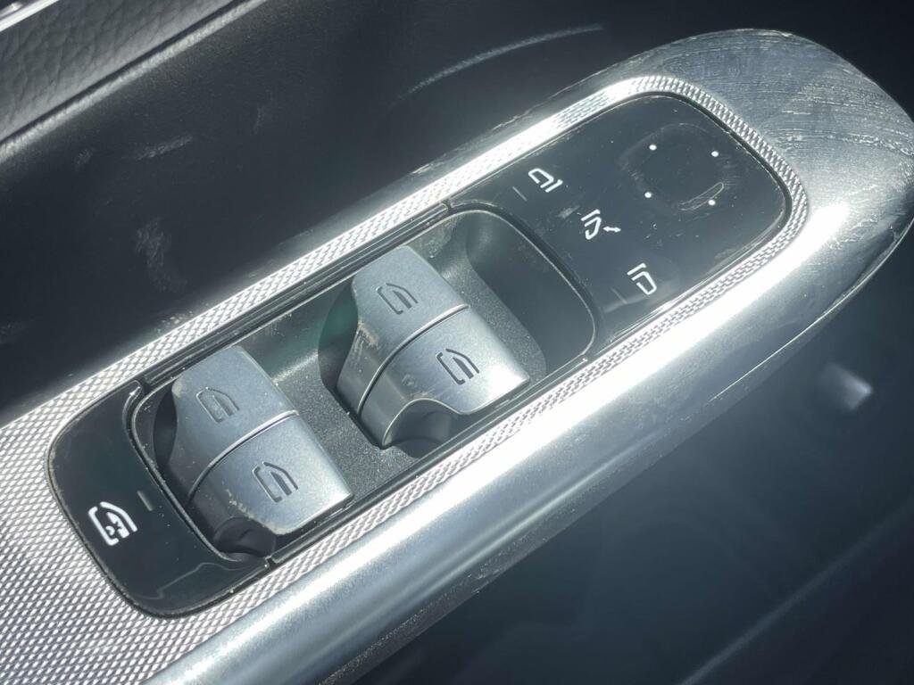 New 2026 2040/Black Mercedes-Benz GLC 300 image 32