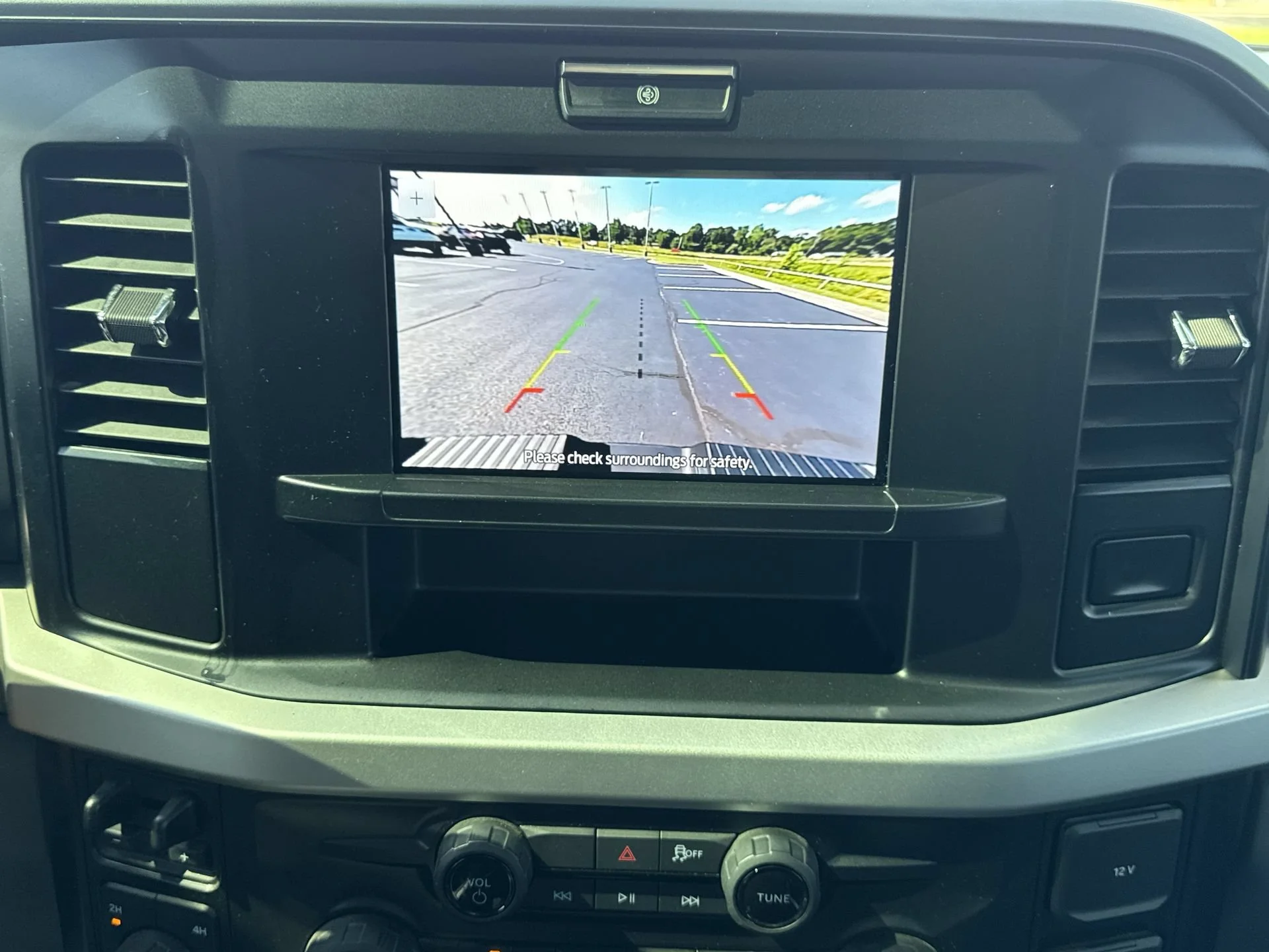 2025 Ford F-350 Super Duty XLT - Photo 17