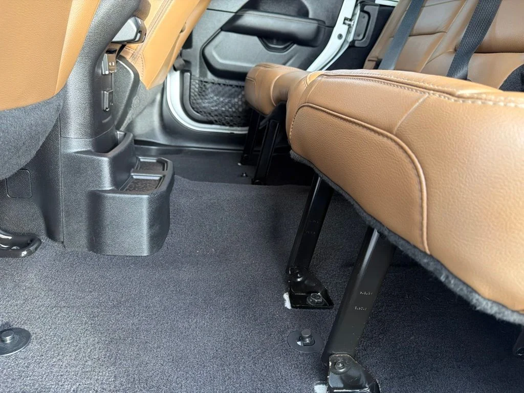 Used 2020 White Jeep Unlimited Sahara image 18