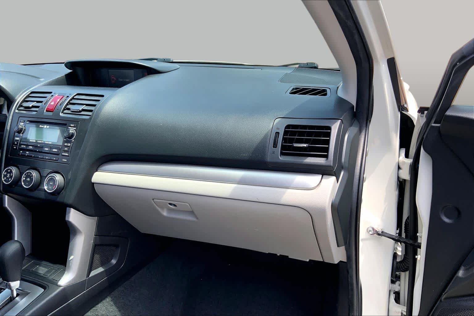 Used 2015 Satin White Pearl Subaru 2.5i Premium image 18