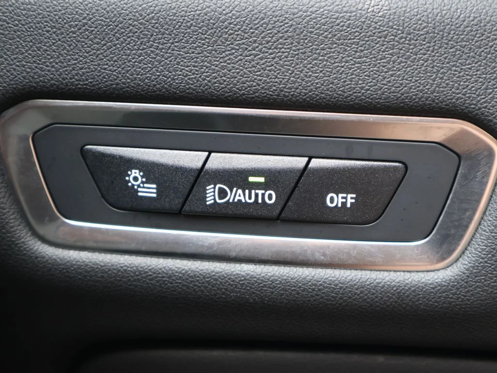 Used 2025 Black BMW xDrive40i image 33