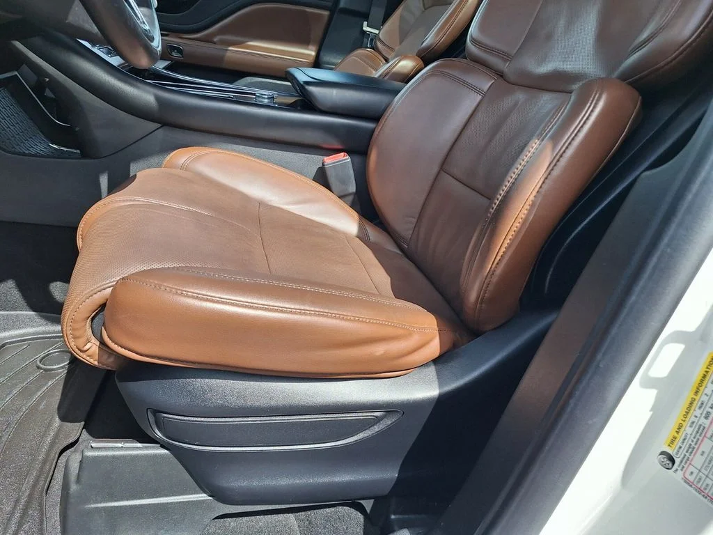 Used 2020 White Metallic Lincoln Reserve image 35