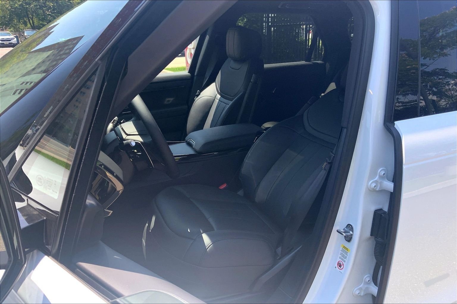 New 2026 Fuji White Land Rover Dynamic SE image 9