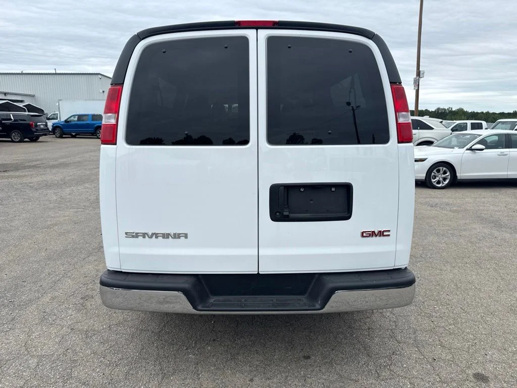 Used 2025 White GMC LT image 3