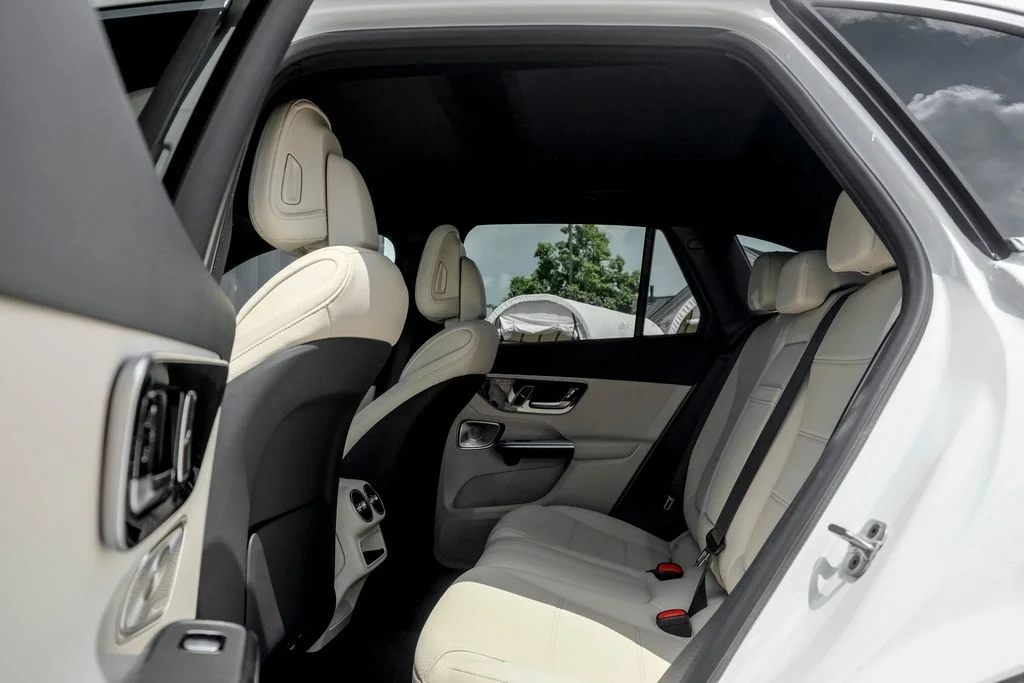 New 2026 Polar White Mercedes-Benz GLC 300 image 19