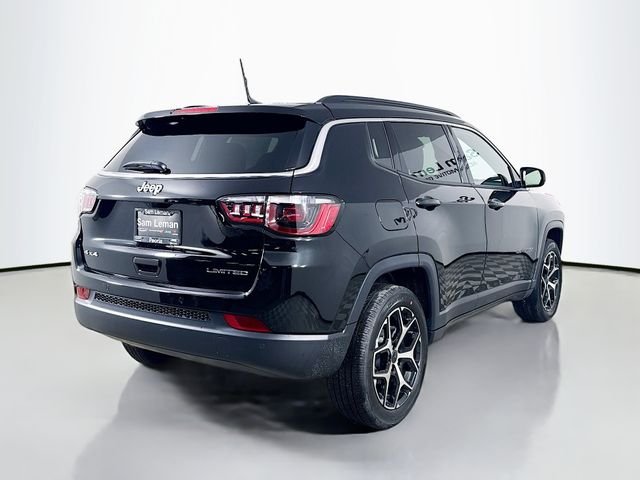 New 2026 Diamond Black Crystal Pearl-Coat Exterior Paint Jeep Limited image 7