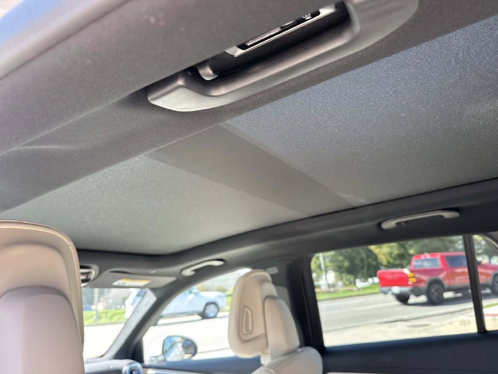 New 2027 Polar White Mercedes-Benz GLC 300 image 8