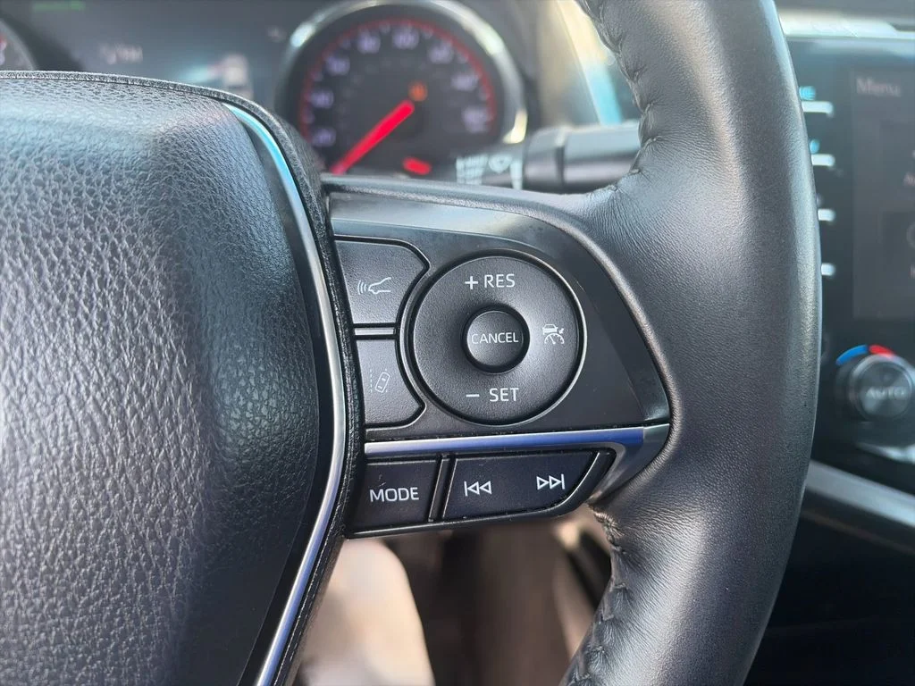 Used 2018 Black Toyota XSE V6 image 28