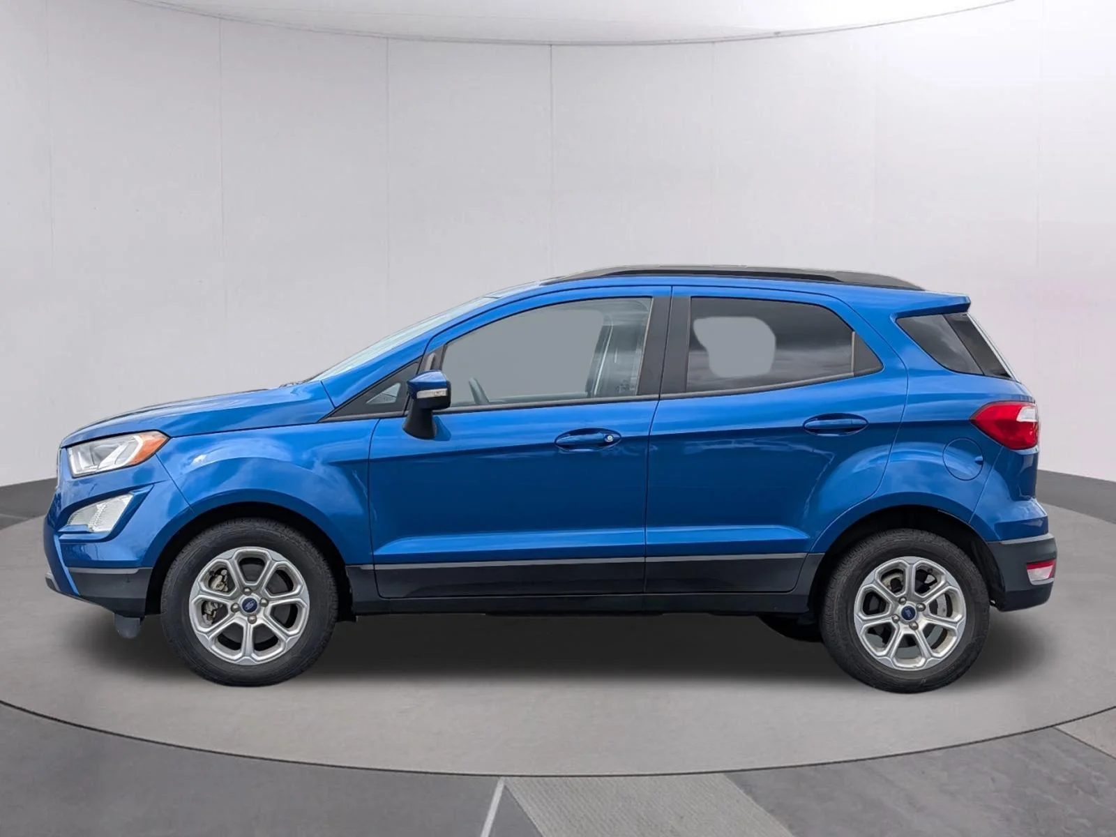 Used 2021 Lightning Blue Ford SE image 2