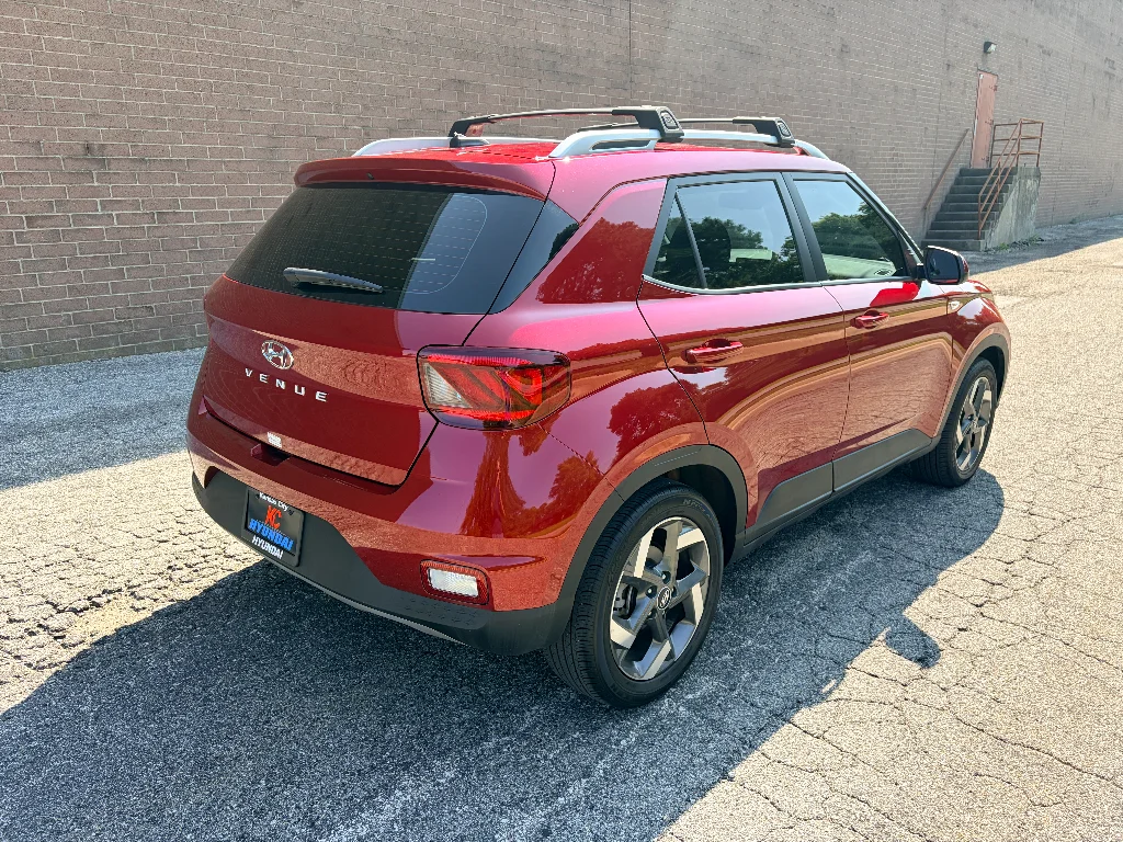 Used 2025 Ultimate Red Hyundai SEL image 5