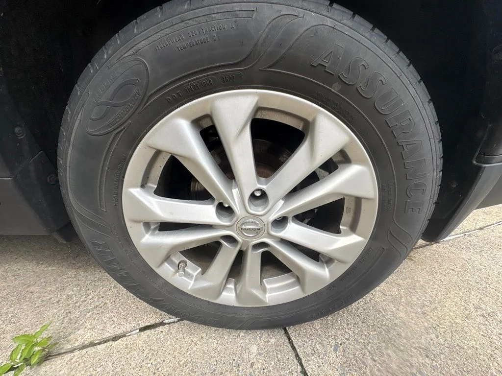 Used 2014 Black Nissan SV image 6