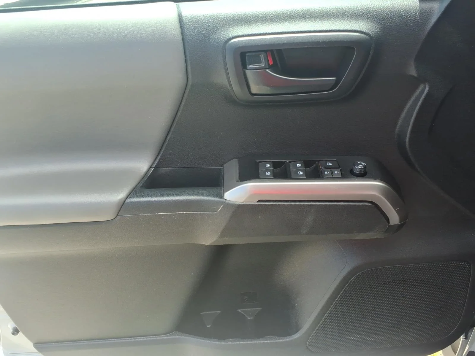 Used 2021 Cement Toyota SR5 image 23