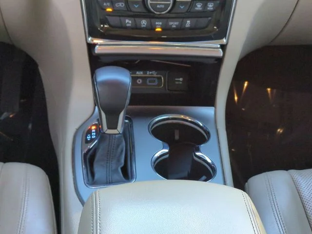 Used 2019 Bright White Clearcoat Jeep Limited image 19