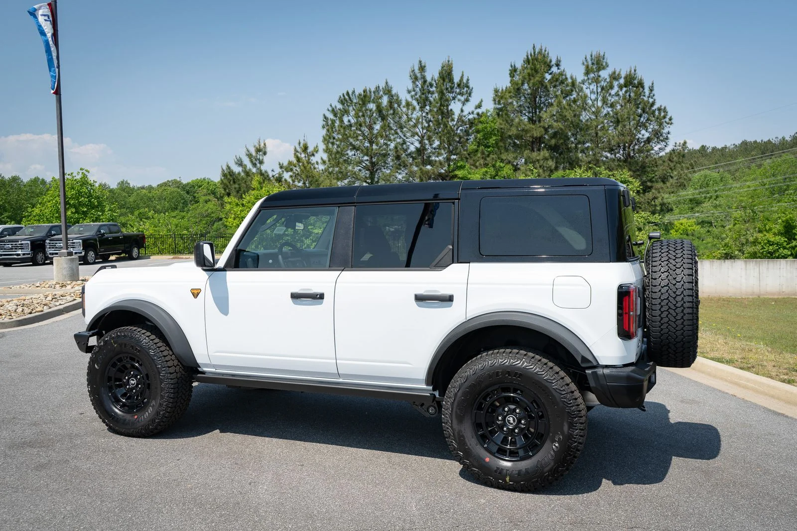 New 2026 Oxford White Ford Badlands® image 14