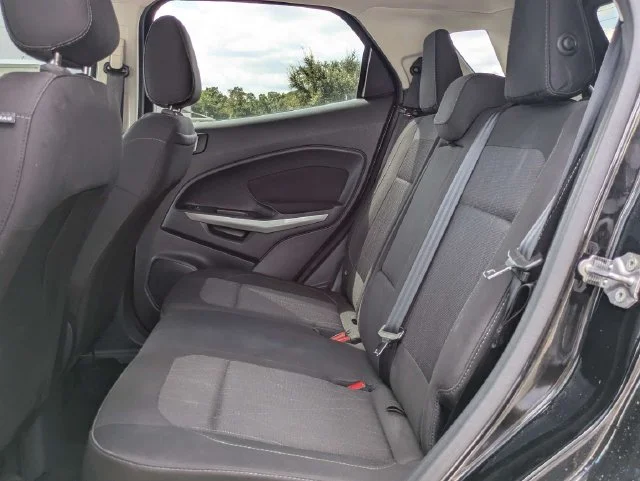 Used 2020 Shadow Black Ford SE image 10