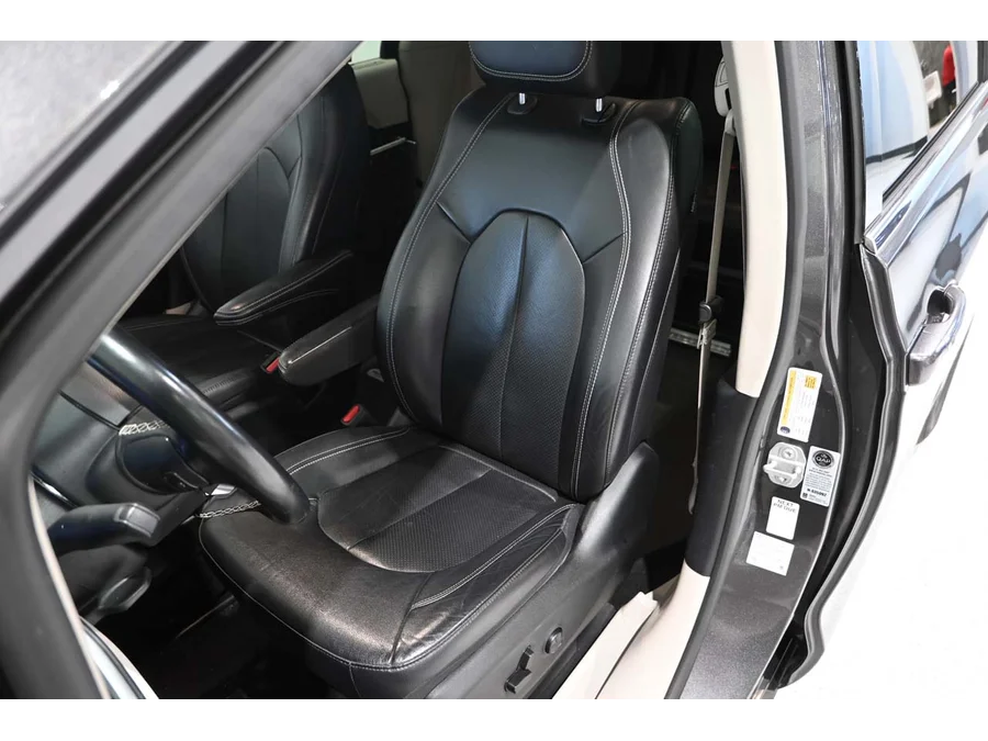 Used 2022 GRAY Chrysler Touring L Mobility Handicap Van image 14