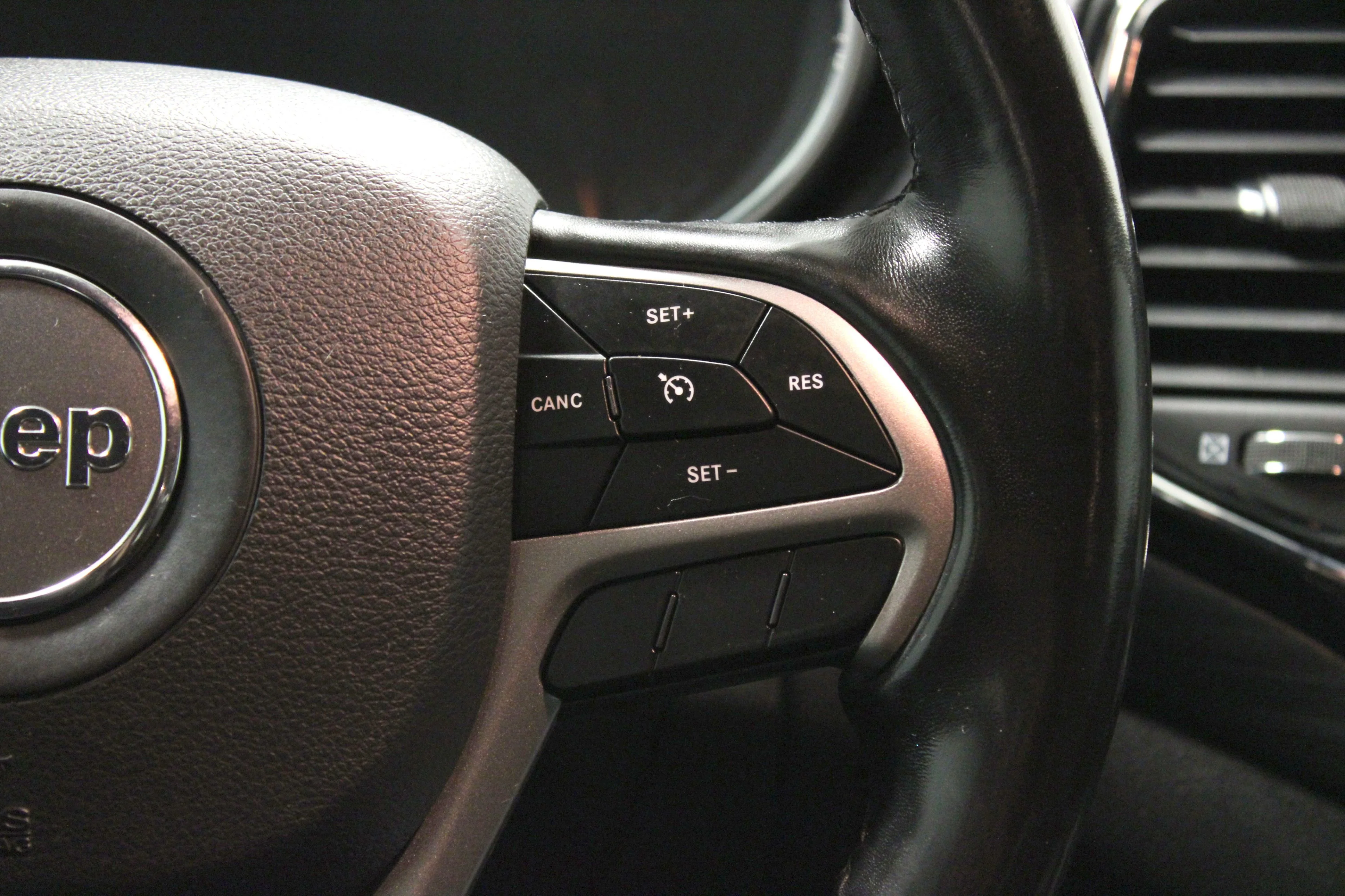 Used 2020 Sting-Gray Clearcoat Jeep Altitude image 24