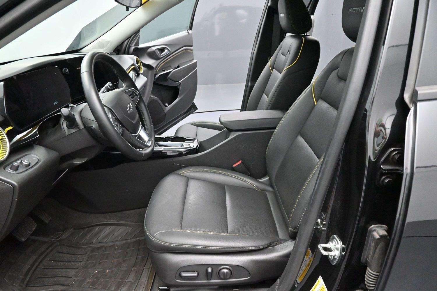 Used 2025 Mosaic Black Metallic Chevrolet ACTIV image 13