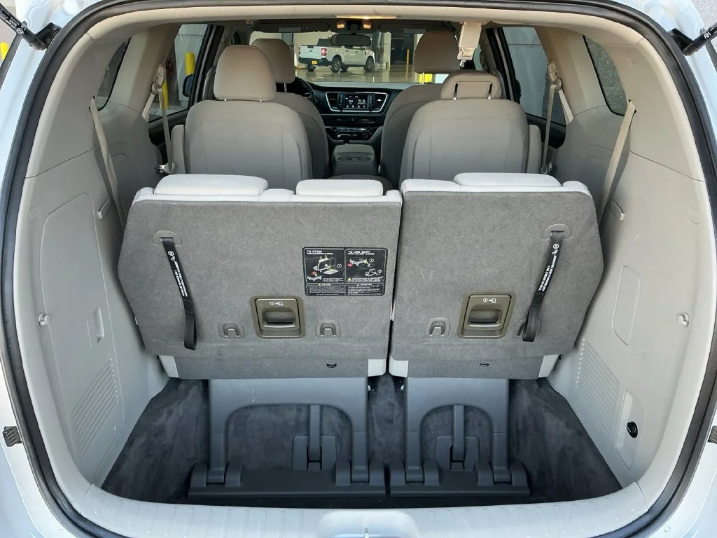Used 2020 Silver Kia LX image 29