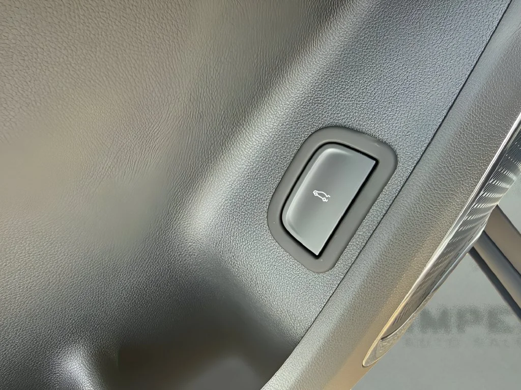 New 2027 Summit White GMC Elevation image 31