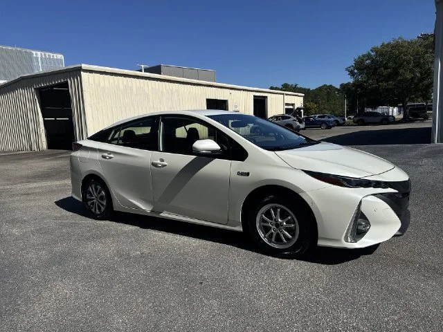 Used 2020 White Toyota Limited image 3