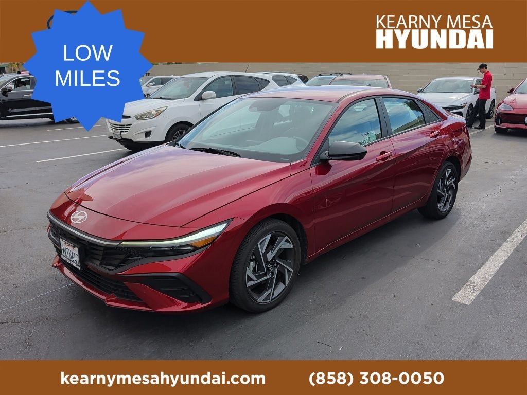 Used 2025 Red Hyundai SEL Sport image 1
