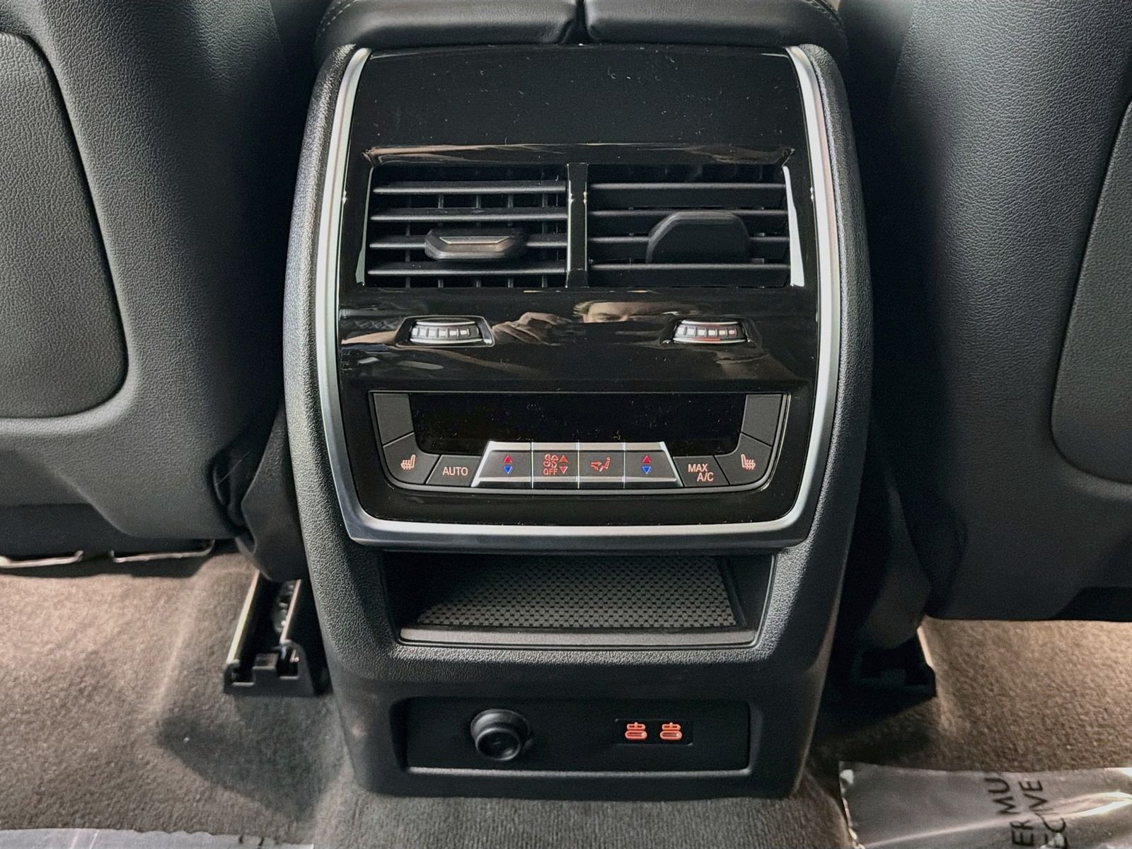 New 2027 Black Sapphire Metallic BMW xDrive40i image 27