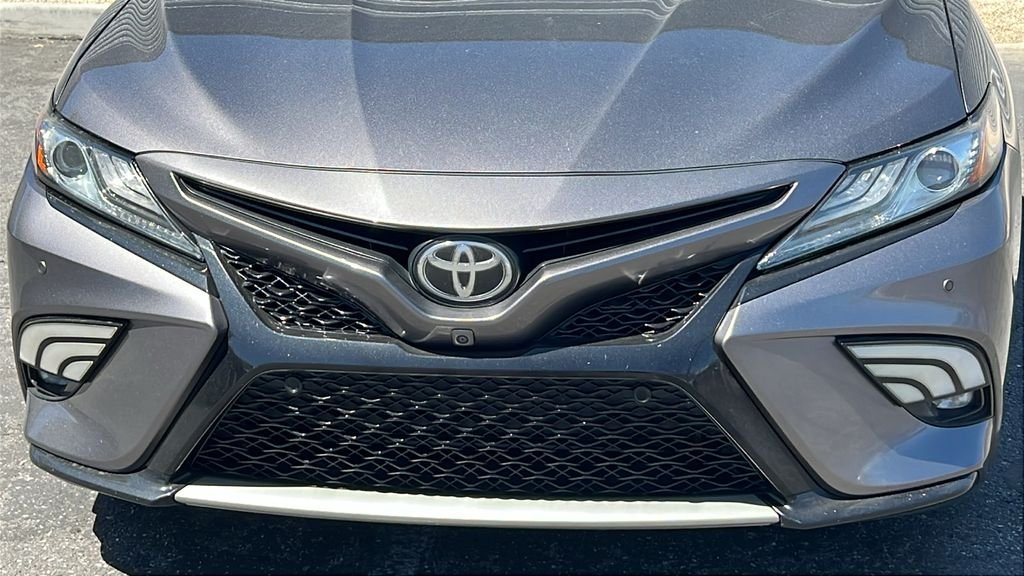 Used 2018 Gray Toyota XSE image 3