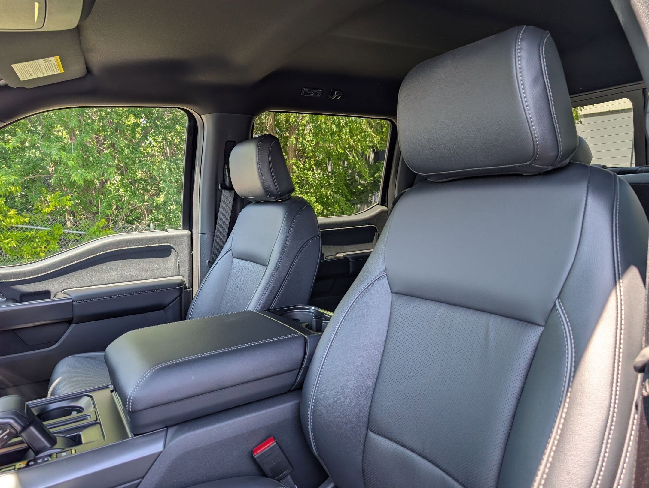 Used 2025 Black Metallic Ford LARIAT image 23