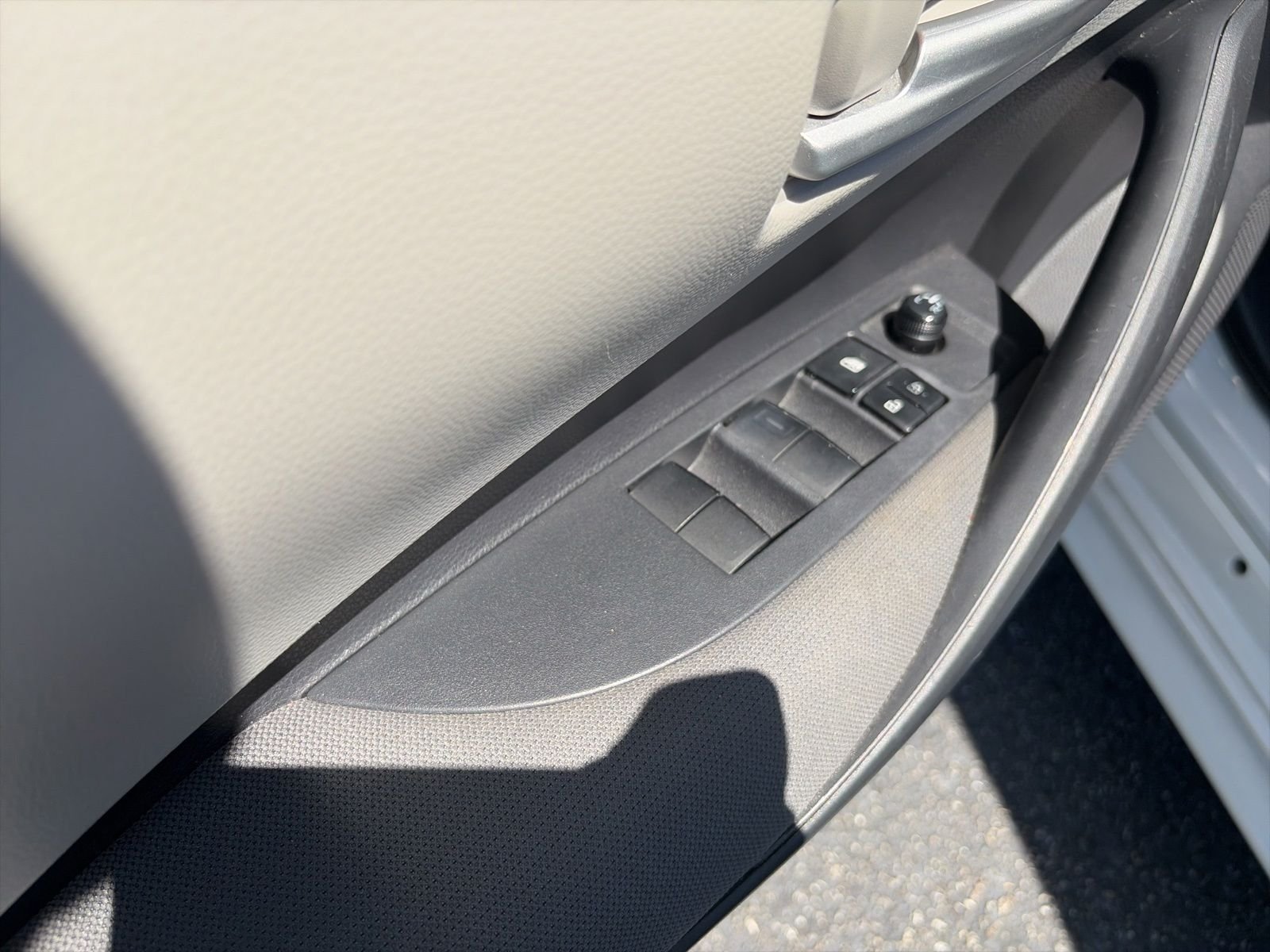 Used 2020 White Toyota LE image 14