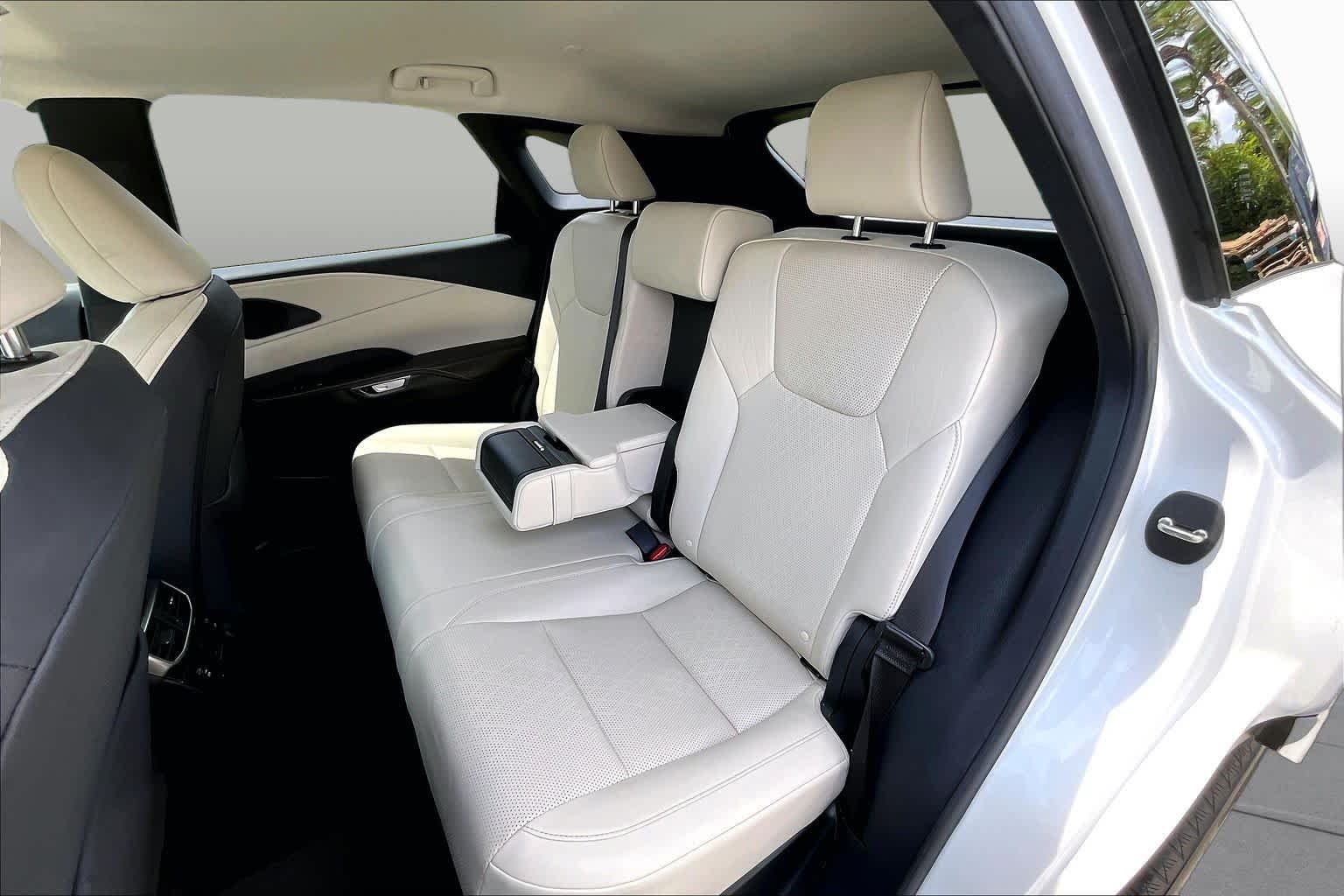 Used 2023 Eminent White Pearl Lexus Premium Plus image 21