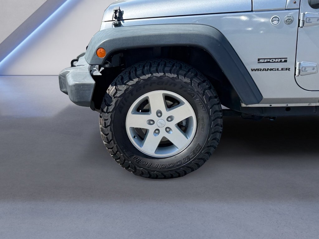 Used 2014 Billet Metallic Clearcoat Jeep Sport image 9