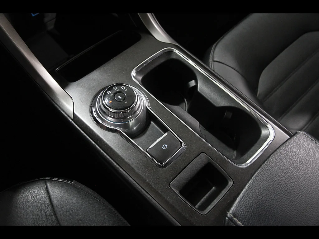Used 2018 Shadow Black Ford SE image 15