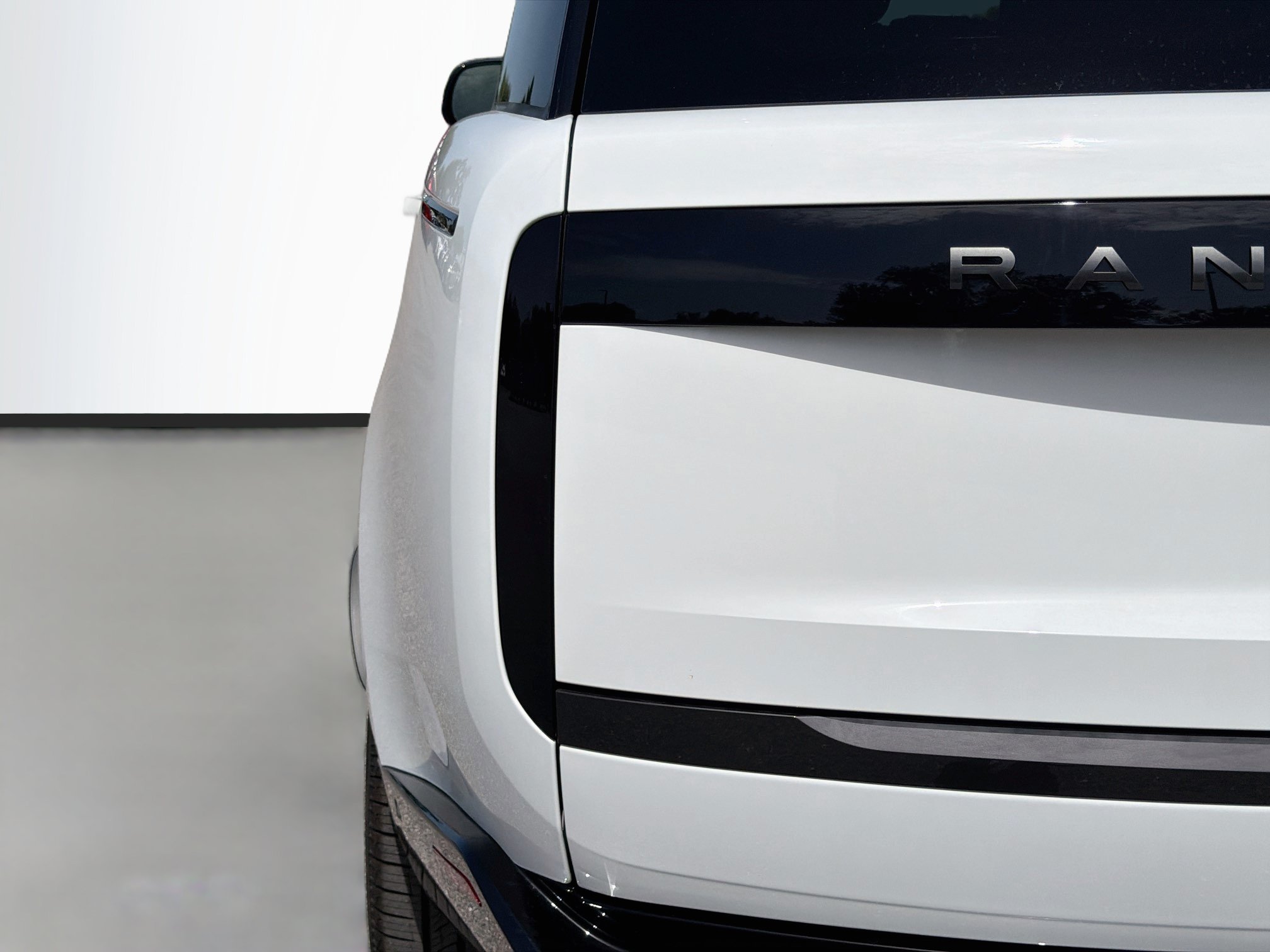 New 2026 Fuji White LAND ROVER SE 7 Seats image 10