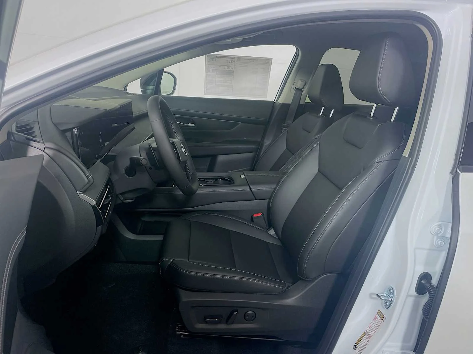New 2026 Everest White Pearl TriCoat Nissan SV image 4