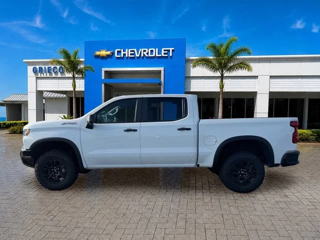 New 2026 Summit White Chevrolet ZR2 image 4