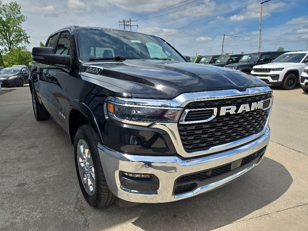 New 2026 Diamond Black Crystal Pearl-Coat Exterior Paint RAM Big Horn/Lone Star image 14