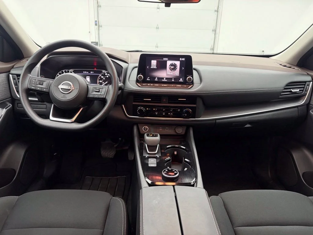 Used 2023 Blue Nissan S image 4