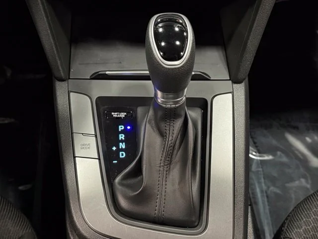 Used 2018 White Hyundai SEL image 26