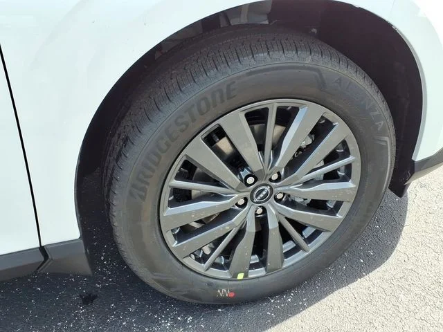 New 2026 Everest White Pearl TriCoat Nissan SL image 16